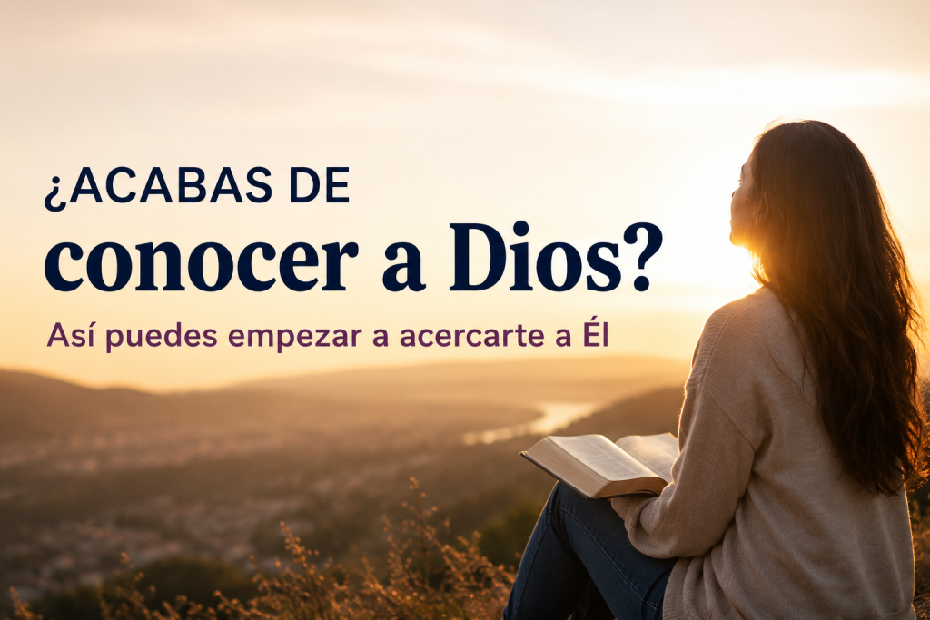 Mujer leyendo la Biblia al amanecer mientras reflexiona sobre cómo acercarse a Dios.